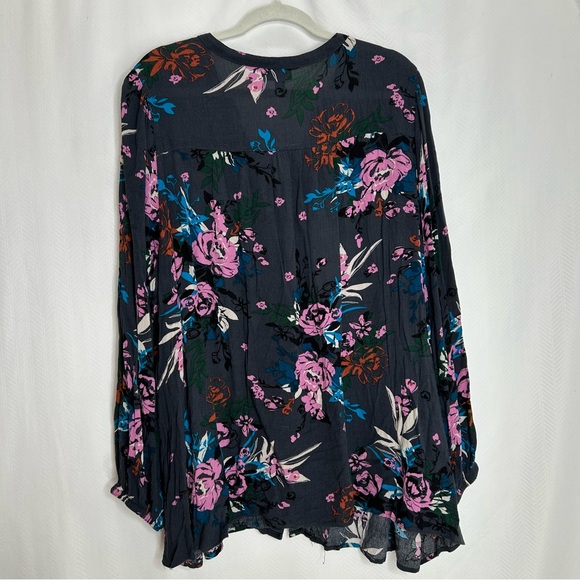 Torrid black floral blouse V neck with tie size 3X dark floral gothic - Picture 6 of 8
